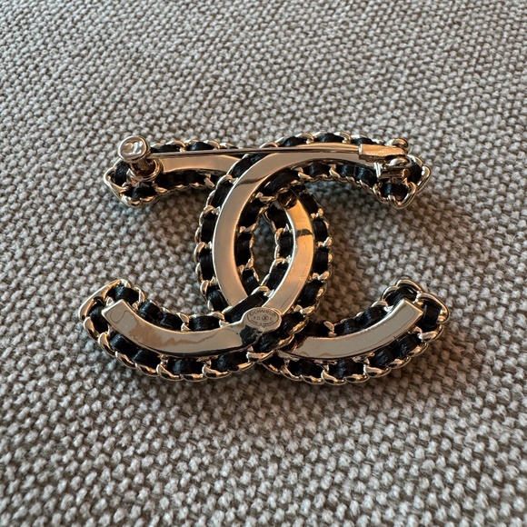 Limited Edition Classic Chanel Large CC Logo Leather, Crystal and Gold Brooch - Picture 2 of 3